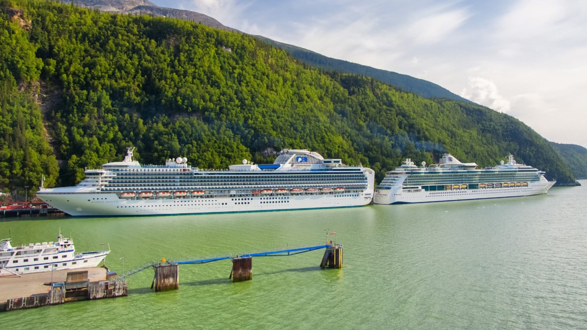 Large Cruise Ships in Alaska